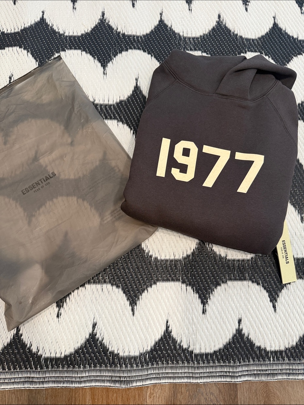 ESSENTIALS Men’s Black '1977' Graphic Jeans Hoodie